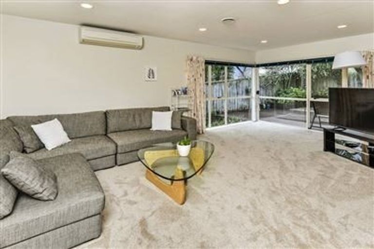 Photo of property in 2/26 Dallinghoe Crescent, Milford, Auckland, 0620