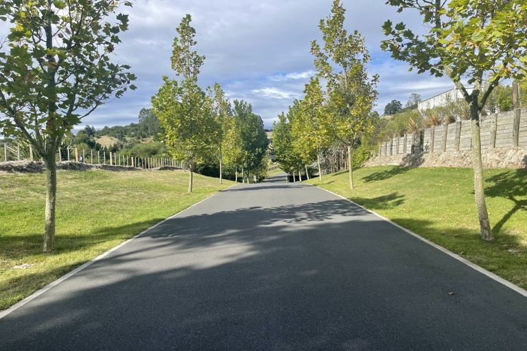 Photo of property in 17 Lochinvar Lane, Acacia Bay, 3385