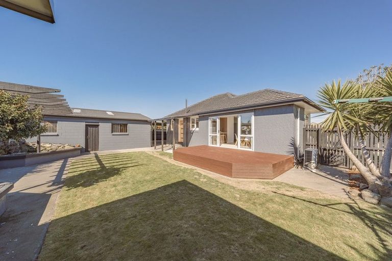 Photo of property in 15 Quebec Place, Wainoni, Christchurch, 8061