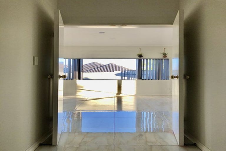 Photo of property in 32 Westerham Drive, Dannemora, Auckland, 2016