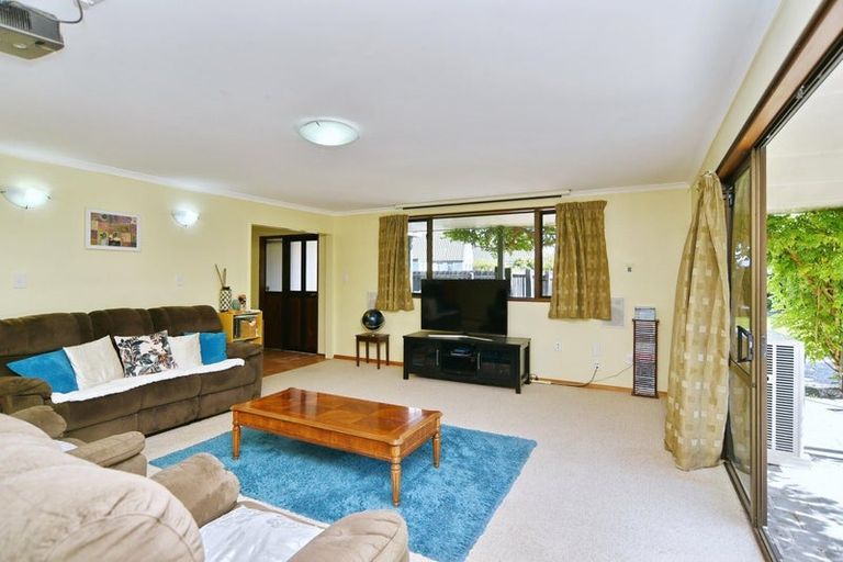 Photo of property in 6 Luxton Place, Rangiora, 7400