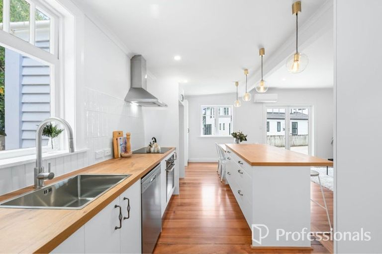 Photo of property in 1-2/6a Pohutukawa Street, Woburn, Lower Hutt, 5010