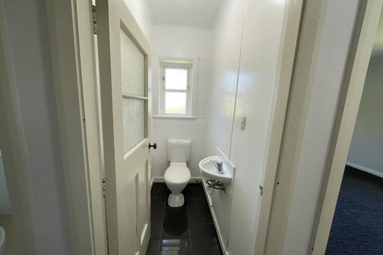 Photo of property in 38 Sunshine Avenue, Karori, Wellington, 6012