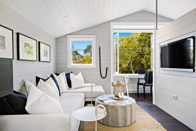 Photo of property in 20 Seabreeze Road, Narrow Neck, Auckland, 0624