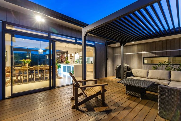 Photo of property in 11 Sumner Terrace, Aotea, Porirua, 5024