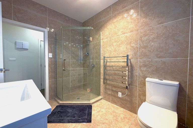 Photo of property in 7 Northcross Drive, Oteha, Auckland, 0630