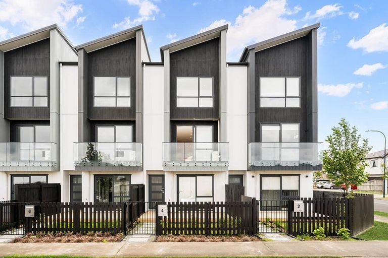 Photo of property in 4 Papa Takaro Lane, Flat Bush, Auckland, 2019