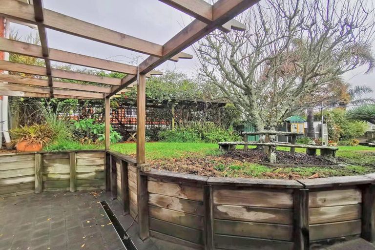 Photo of property in 1 Lewis Road, Pakuranga, Auckland, 2010