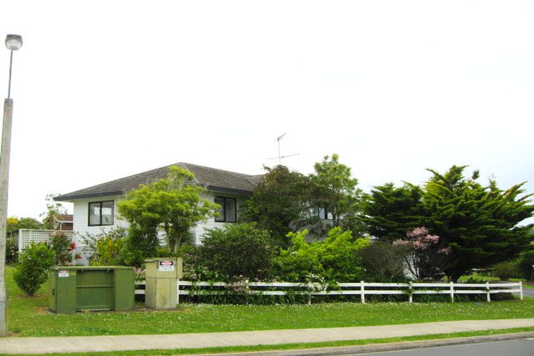 Photo of property in 2 Alec Craig Way, Gulf Harbour, Whangaparaoa, 0930