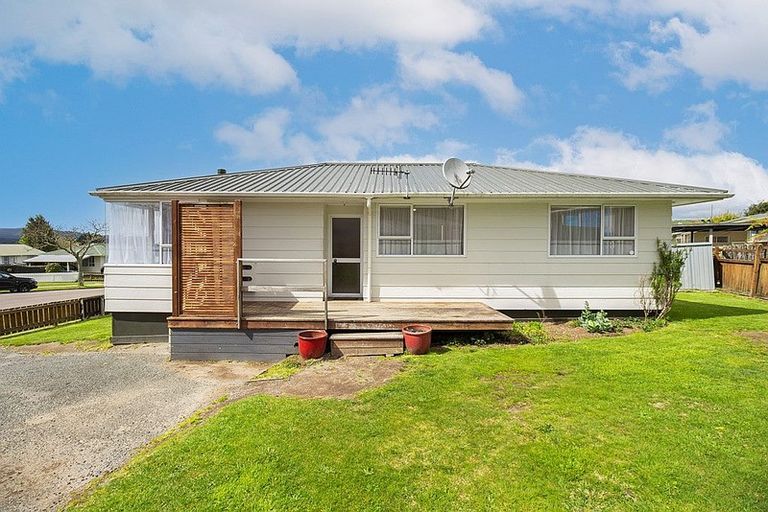 Photo of property in 8a Amethyst Place, Pukehangi, Rotorua, 3015