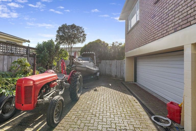 Photo of property in 72 Toi Street, Otaki Beach, Otaki, 5512