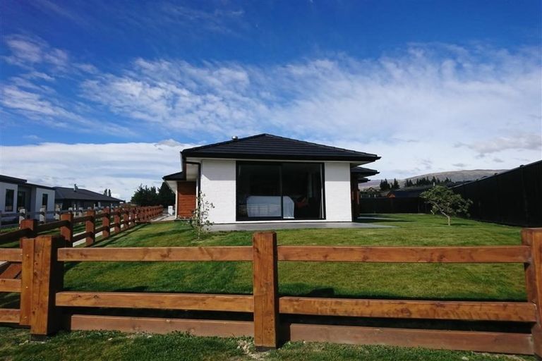 Photo of property in 40 Marbleleaf Lane, Albert Town, Wanaka, 9305