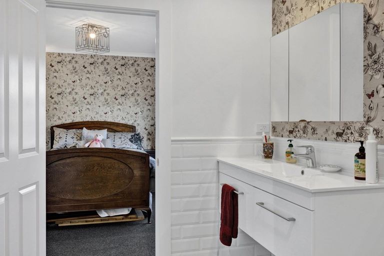 Photo of property in 30 Kahikatea Street, Inglewood, 4330