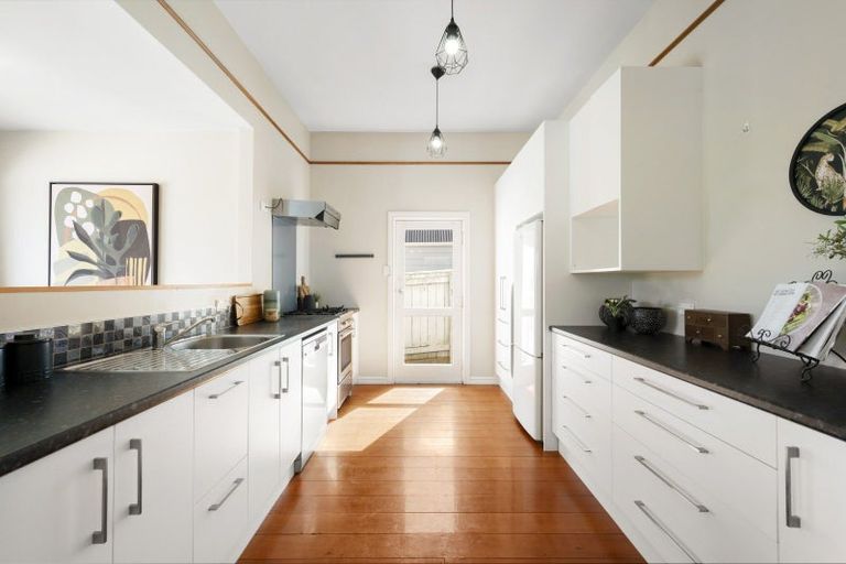 Photo of property in 69 Muritai Road, Eastbourne, Lower Hutt, 5013