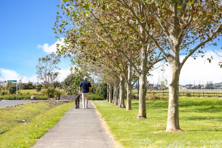 Photo of property in 30 Sandpiper Avenue, Point Wells, 0986