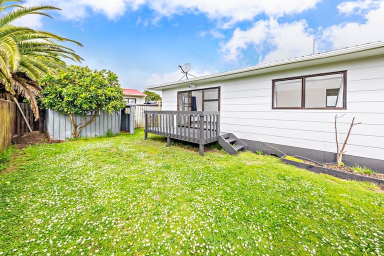 Photo of property in 1/6 Hatherley Place, Clendon Park, Auckland, 2103