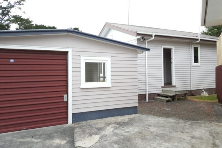 Photo of property in 27 Kirby Street, Glendene, Auckland, 0602