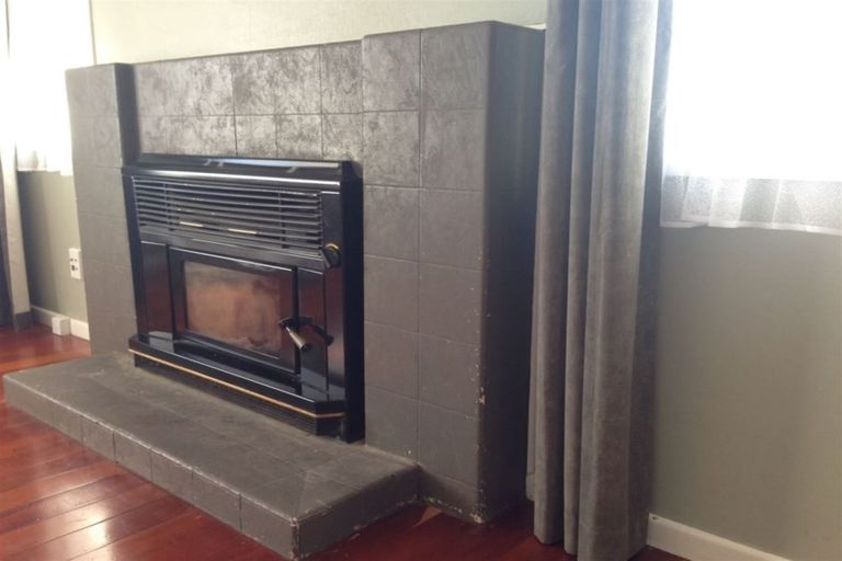 Photo of property in 1/104 Sandspit Road, Shelly Park, Auckland, 2014