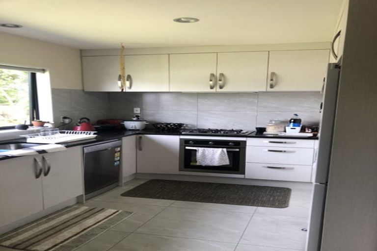 Photo of property in 29b Edgewater Drive, Pakuranga, Auckland, 2010