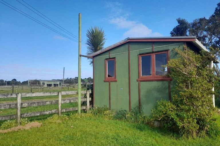 Photo of property in 496 Oaia Road, Muriwai, Waimauku, 0881