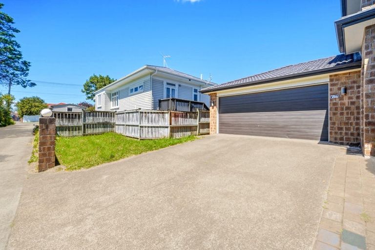 Photo of property in 132a Lynwood Road, New Lynn, Auckland, 0600