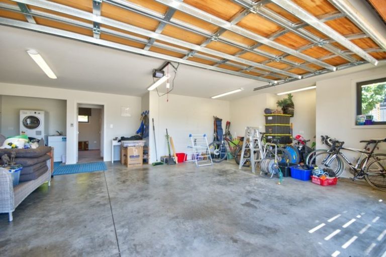 Photo of property in 33 Rannoch Drive, Jacks Point, Queenstown, 9371
