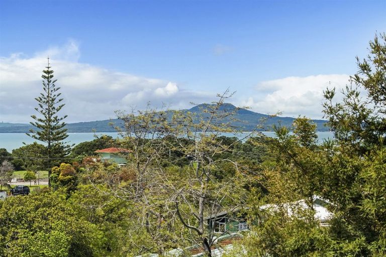 Photo of property in 3/130 Beach Road, Castor Bay, Auckland, 0620