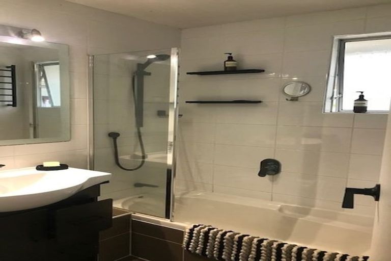 Photo of property in 77 Brian Crescent, Stanmore Bay, Whangaparaoa, 0932