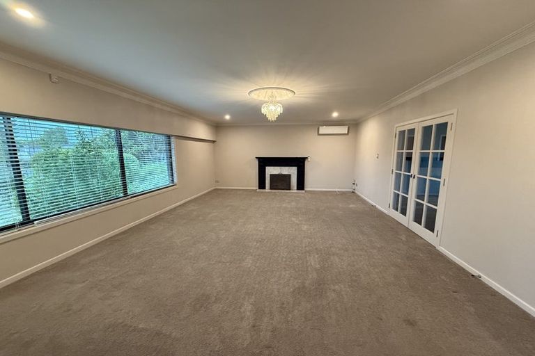 Photo of property in 11 Lake Pupuke Drive, Takapuna, Auckland, 0622