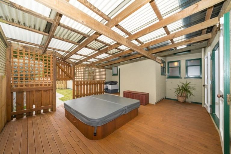 Photo of property in 31 Winston Avenue, Hokowhitu, Palmerston North, 4410