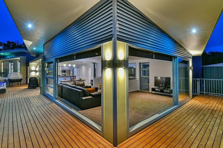 Photo of property in 43 Harry Dreadon Road, Opaheke, Papakura, 2584