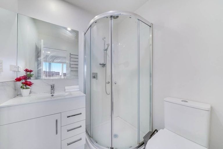 Photo of property in 2 Creekside Way, Flat Bush, Auckland, 2019