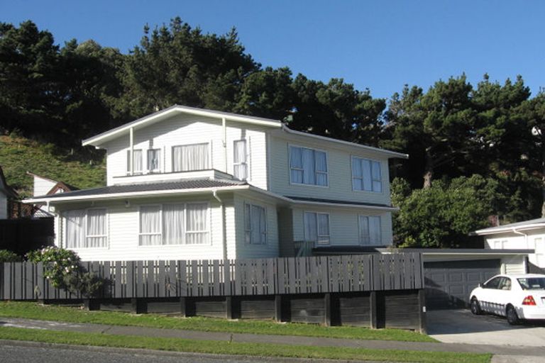 Photo of property in 58 Gloaming Hill, Titahi Bay, Porirua, 5022