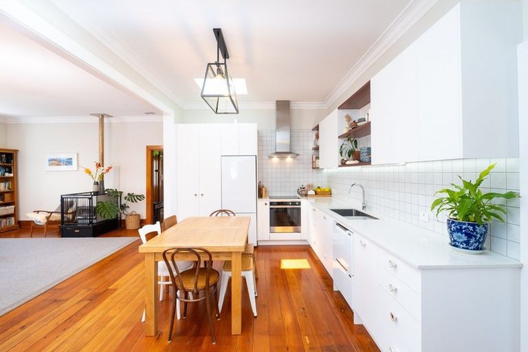 Photo of property in 8 Burns Road, Hospital Hill, Napier, 4110