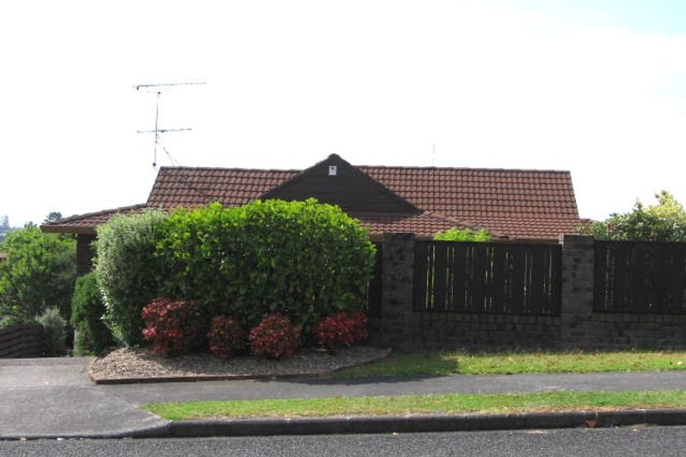 Photo of property in 6 Robin Lane, Browns Bay, Auckland, 0630