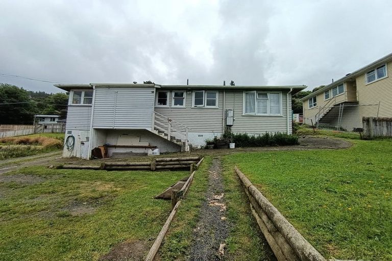 Photo of property in 16 Logie Street, Stokes Valley, Lower Hutt, 5019