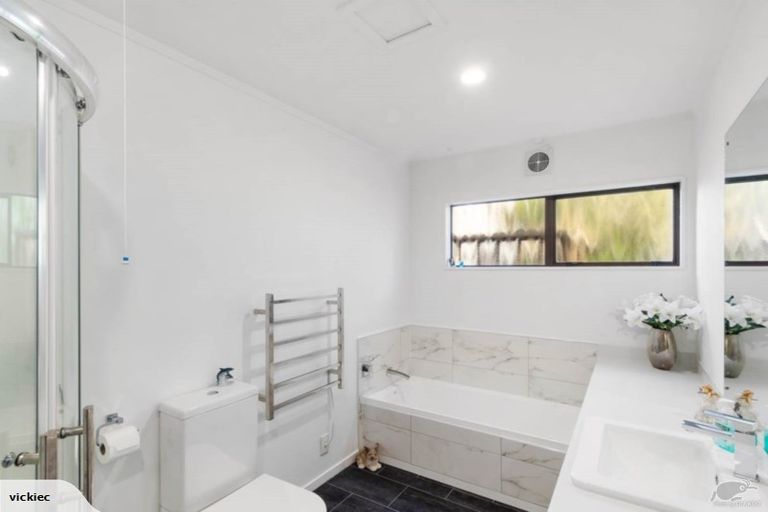 Photo of property in 2/685 East Coast Road, Browns Bay, Auckland, 0630