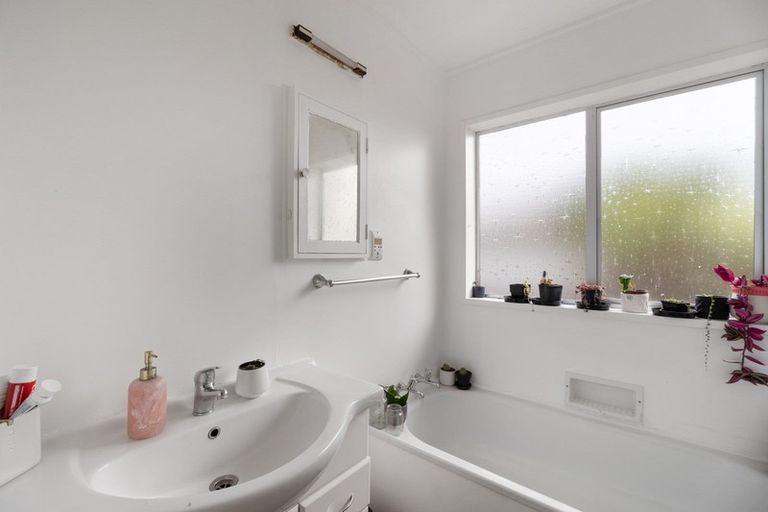 Photo of property in 6b York Street, Eltham, 4322