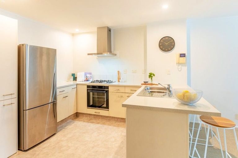 Photo of property in Grosvenor Cl, 21/6 Brown Street, Mount Cook, Wellington, 6021