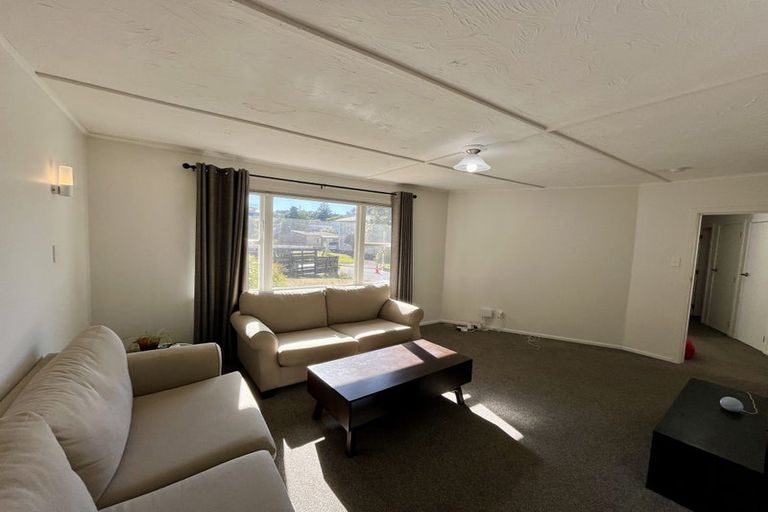 Photo of property in 28 Batchelor Street, Newlands, Wellington, 6037