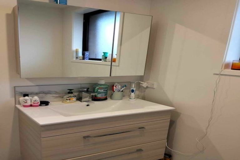 Photo of property in 1/10 Wilsher Crescent, Henderson, Auckland, 0612