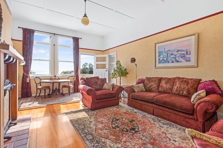 Photo of property in 11 Finnis Lane, Hospital Hill, Napier, 4110