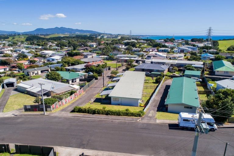 Photo of property in 26 Simons Street, Moturoa, New Plymouth, 4310