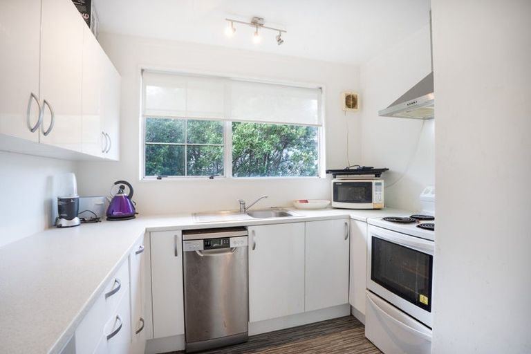 Photo of property in 6 Cyril Way, Paparangi, Wellington, 6037