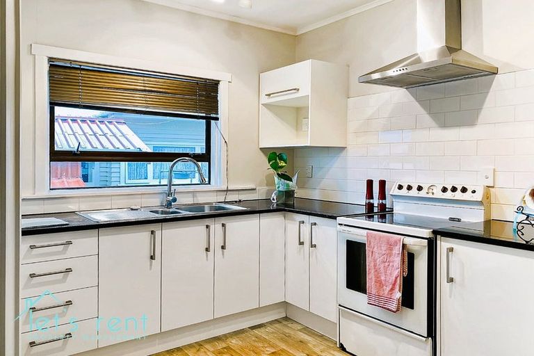 Photo of property in 52 Rosella Road, Mangere East, Auckland, 2024