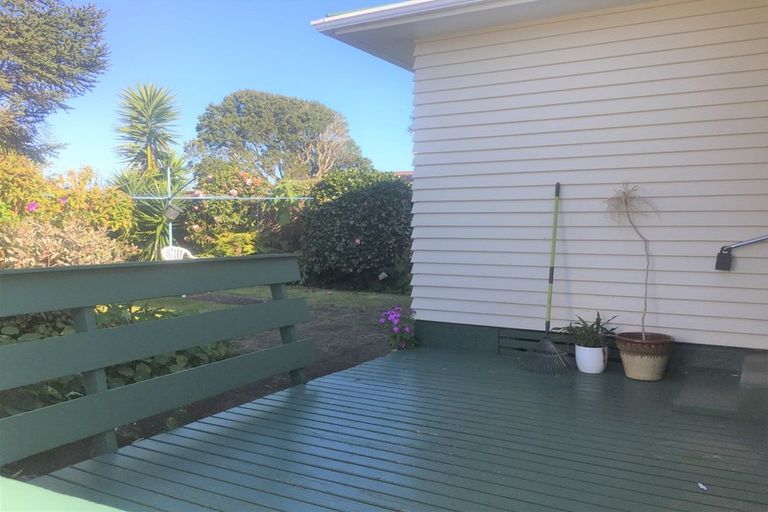 Photo of property in 17 Raleigh Street, Waitara, 4320