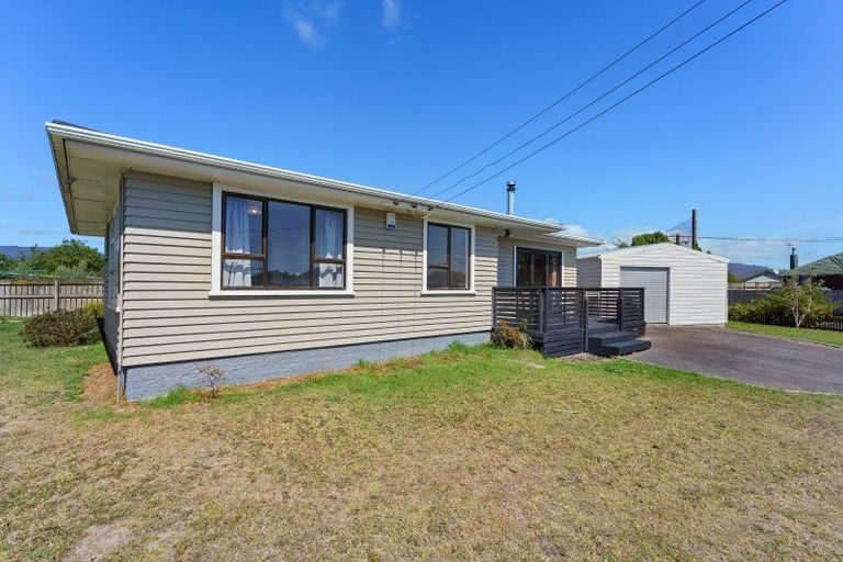 Photo of property in 14 Totara Street, Otaki, 5512