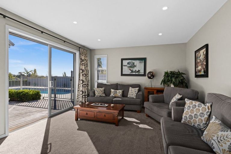 Photo of property in 12 Spur Road, Havelock North, 4130