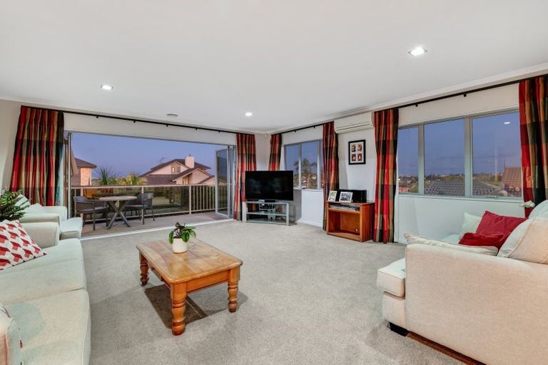 Photo of property in 63 Chesterfield Way, Orewa, 0931
