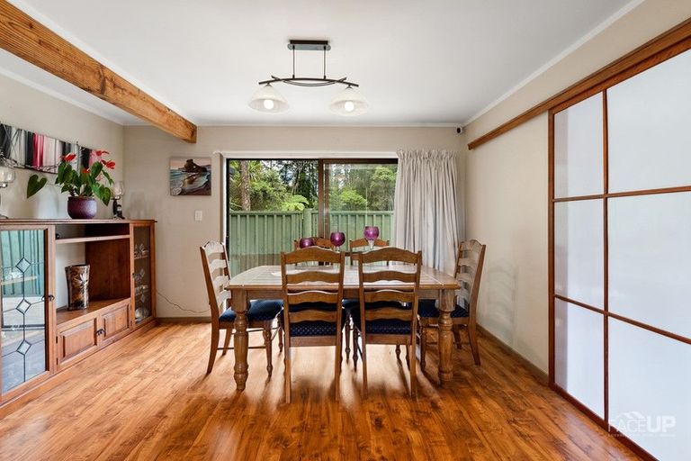 Photo of property in 242 Forest Hill Road, Waiatarua, Auckland, 0612